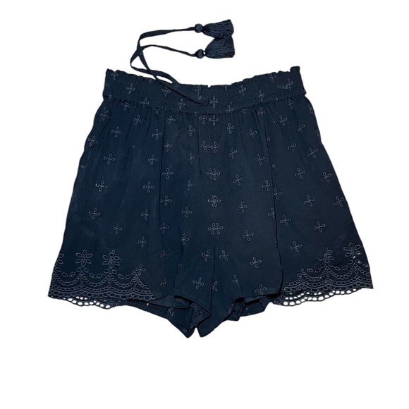 Women Eyelet Black Tie Shorts Hem Elastic Tie Waist Size: Medium - Picture 3 of 5